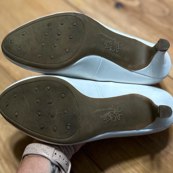 Life Strides Soft system Stylish White Pumps size 7.5M - Picture 4 of 6